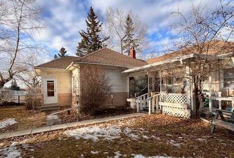 Picture for 220 First Street E