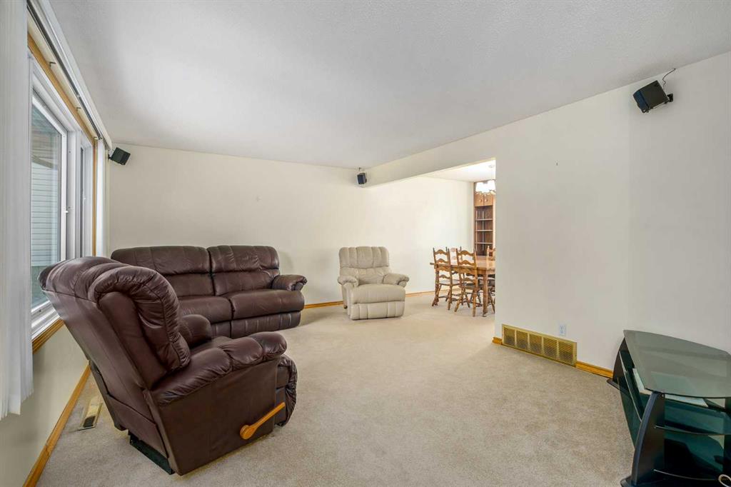 Picture for 4535 Vandergrift Crescent NW