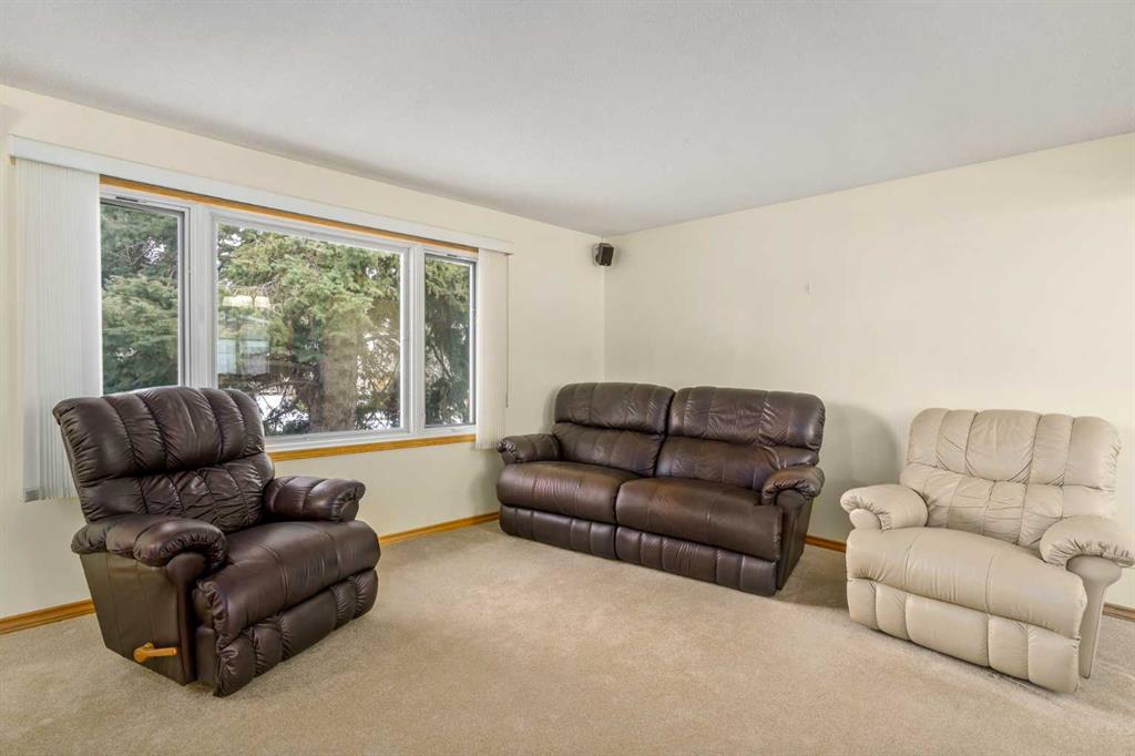 Picture for 4535 Vandergrift Crescent NW