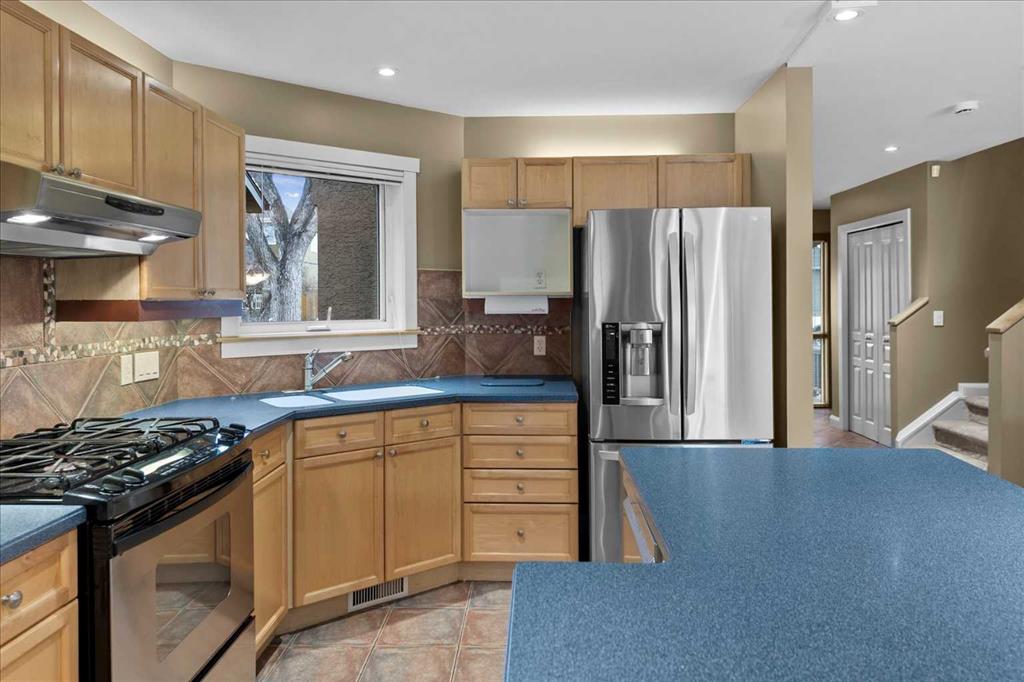 Picture for 415 28 Avenue NW