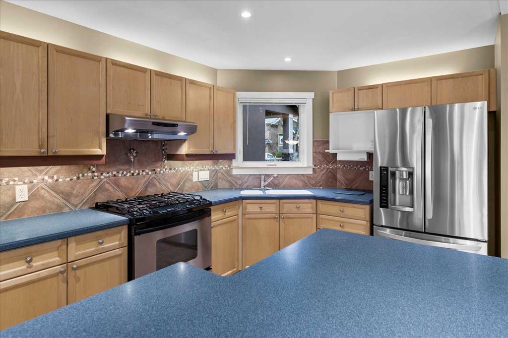 Picture for 415 28 Avenue NW