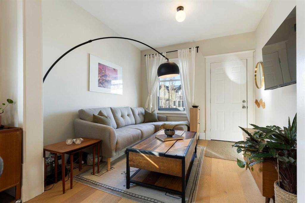 Picture for 317 18 Avenue NW