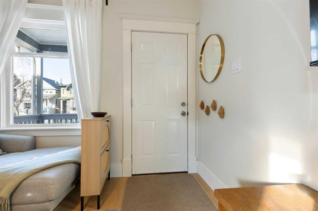 Picture for 317 18 Avenue NW