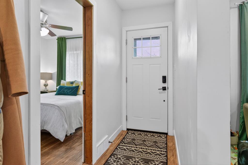 Picture for 217 24 Avenue NE