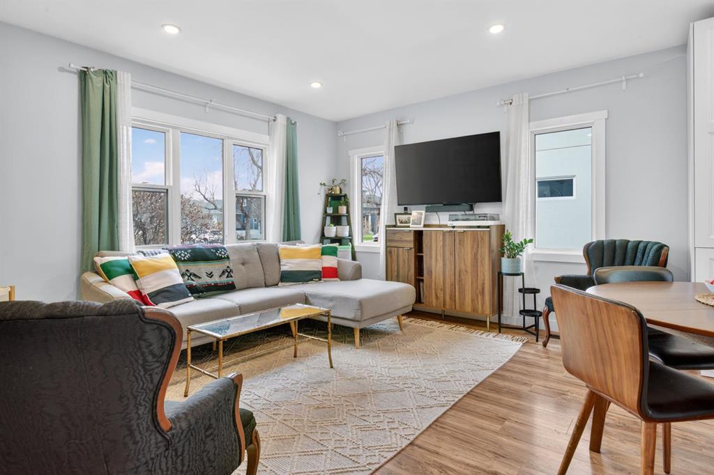 Picture for 217 24 Avenue NE