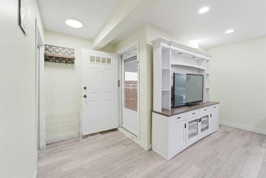 Picture for 53 Falchurch Road NE