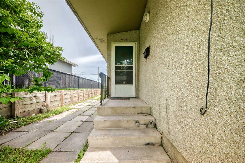 Picture for 416/418 33 Avenue NE