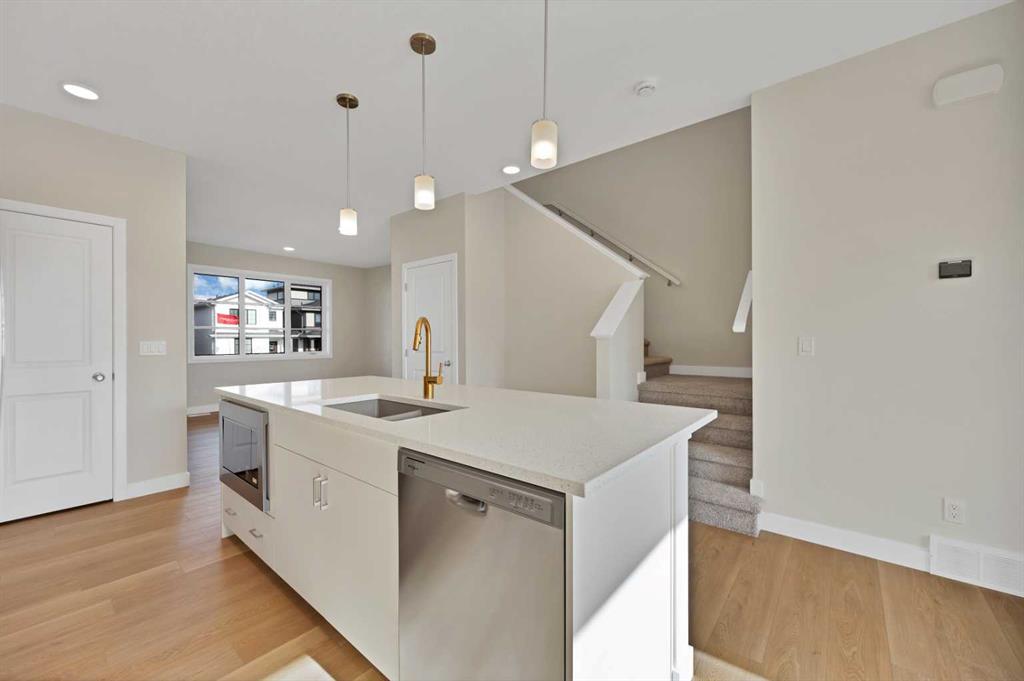 Picture for 5077 Harmony Circle  https://www.cirrealty.ca/reb/creb/90/A2265590_12.jpg