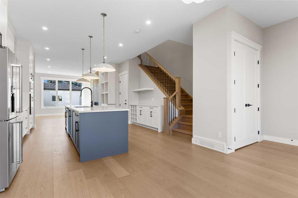 Picture for 1135 41 Street SW