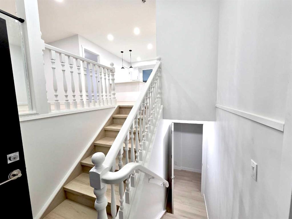 Picture for 131 Whiteview Close NE