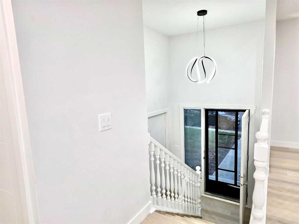 Picture for 131 Whiteview Close NE