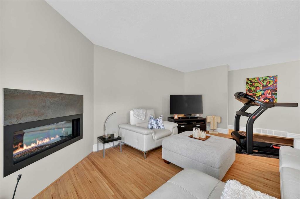 Picture for 920 42 Street SW