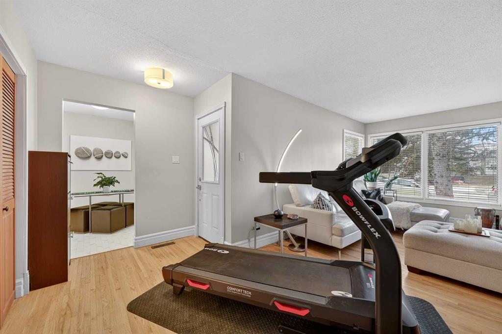 Picture for 920 42 Street SW