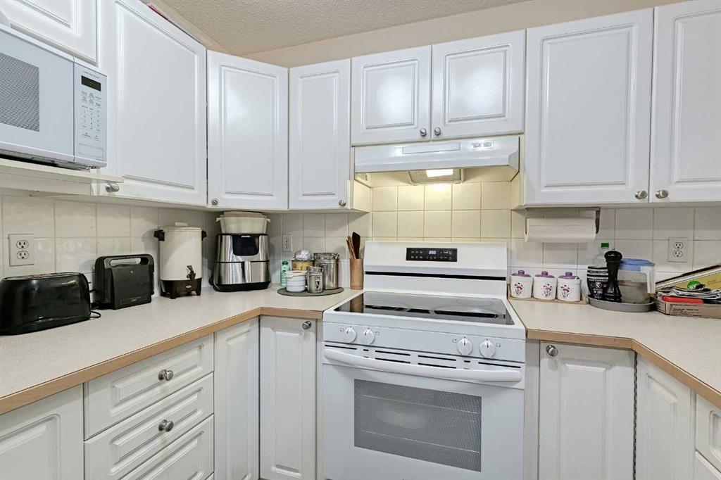 Picture for 501 Coral Cove NE