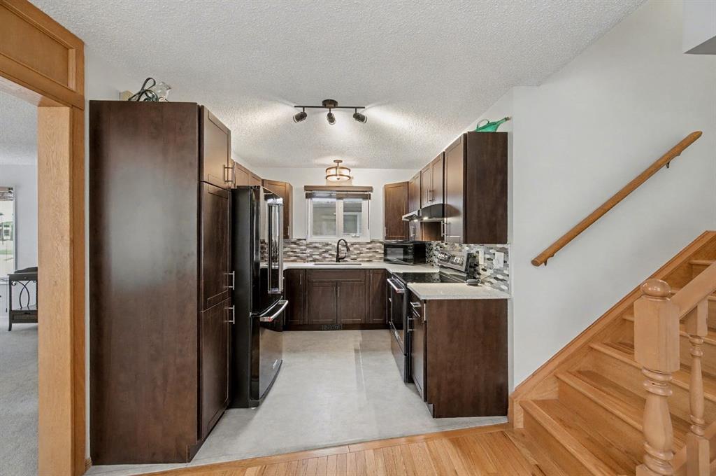 Picture for 34 Woodglen Crescent SW