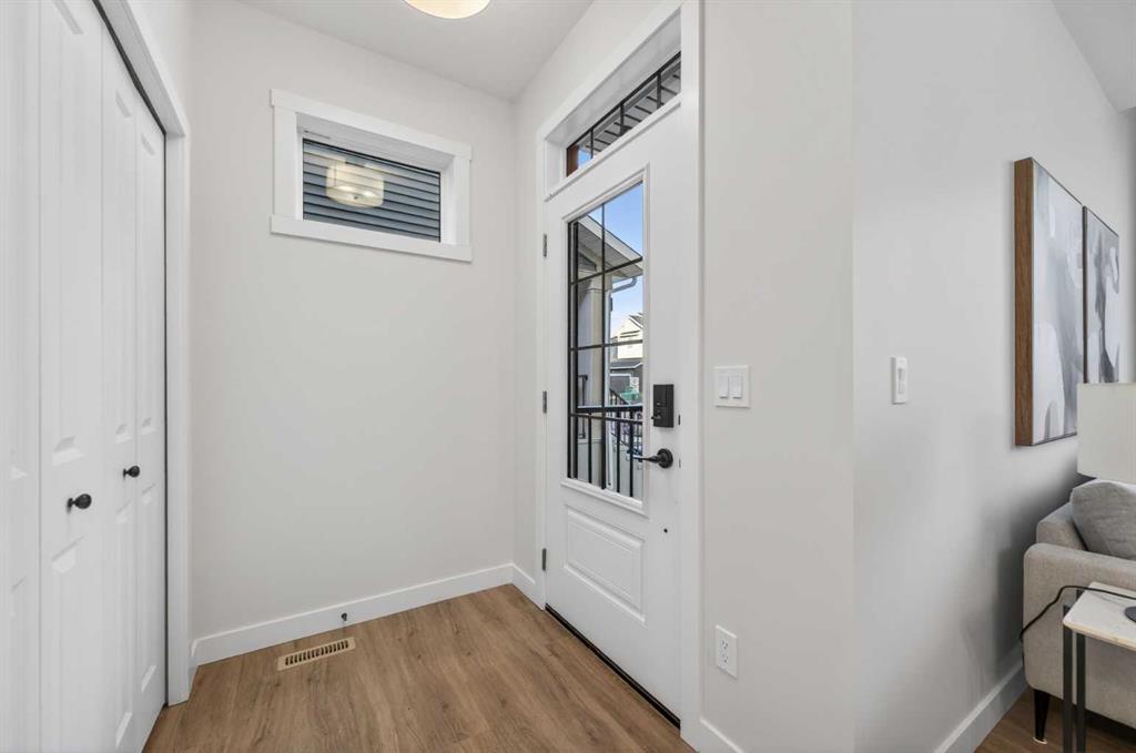 Picture for 1051 Bayview Crescent SW