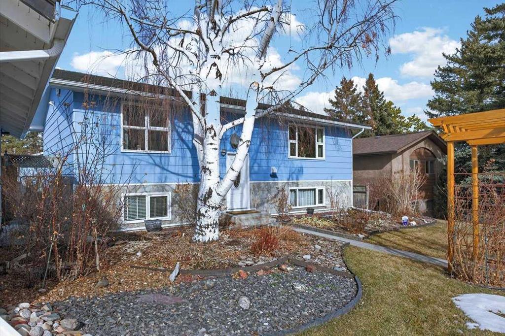 Picture for 382 Ellis Crescent SE