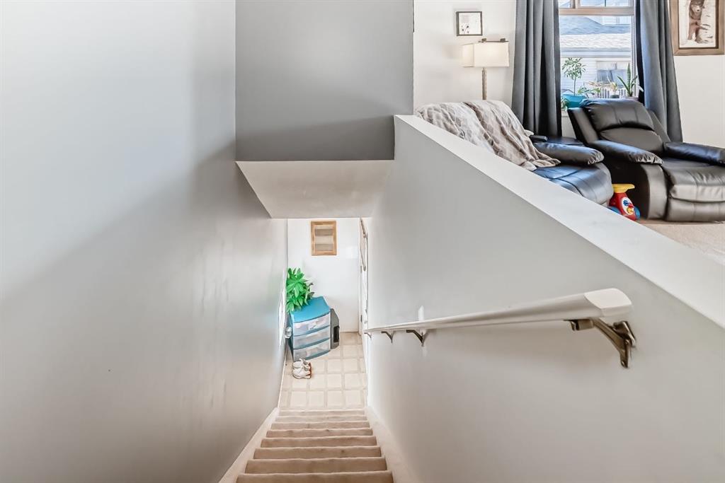 Picture for 205, 27 Everridge Square SW