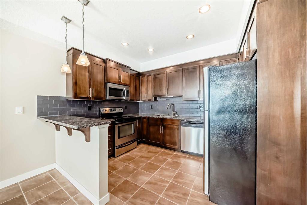 Picture for 206, 1005B Westmount Drive 