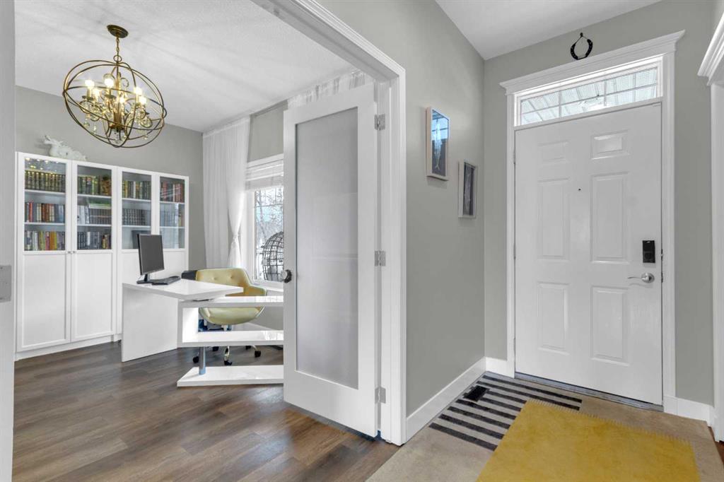 Picture for 14 Inverness Close SE