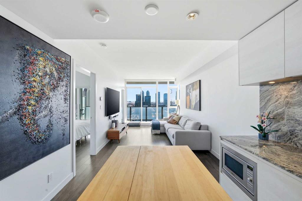 Picture for 1906, 310 12 Avenue SW