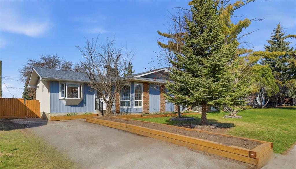 Picture for 431, Queen Charlotte Drive SE