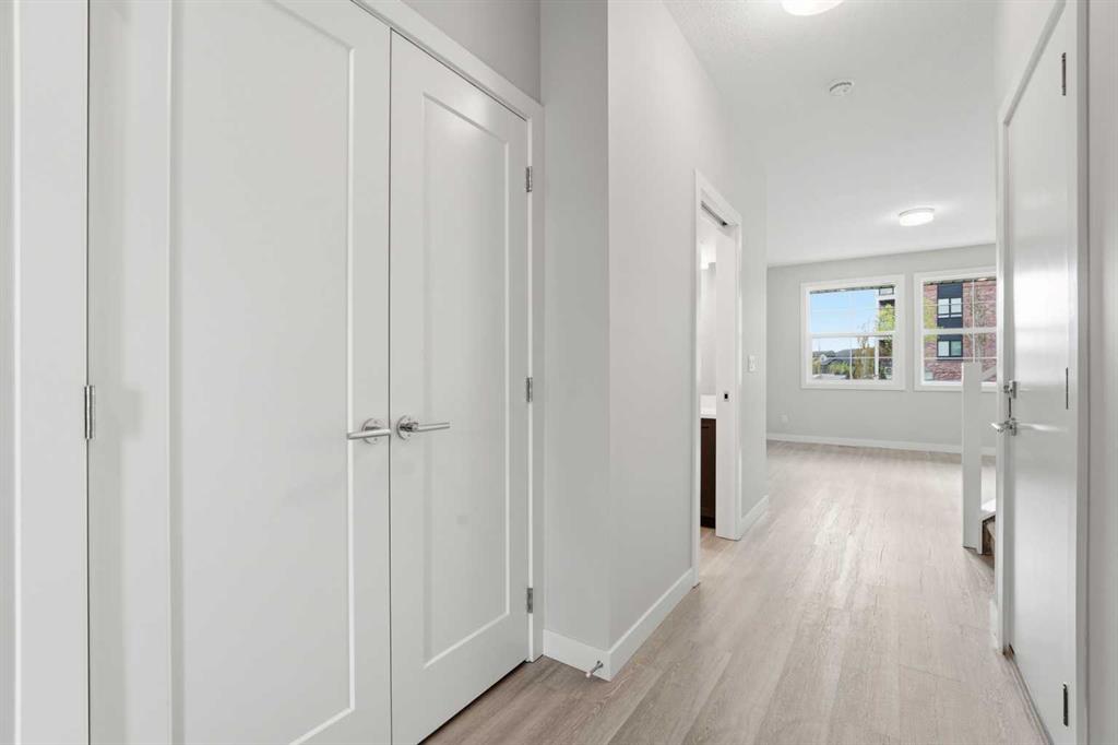 Picture for 902, 201 Cooperswood Green SW
