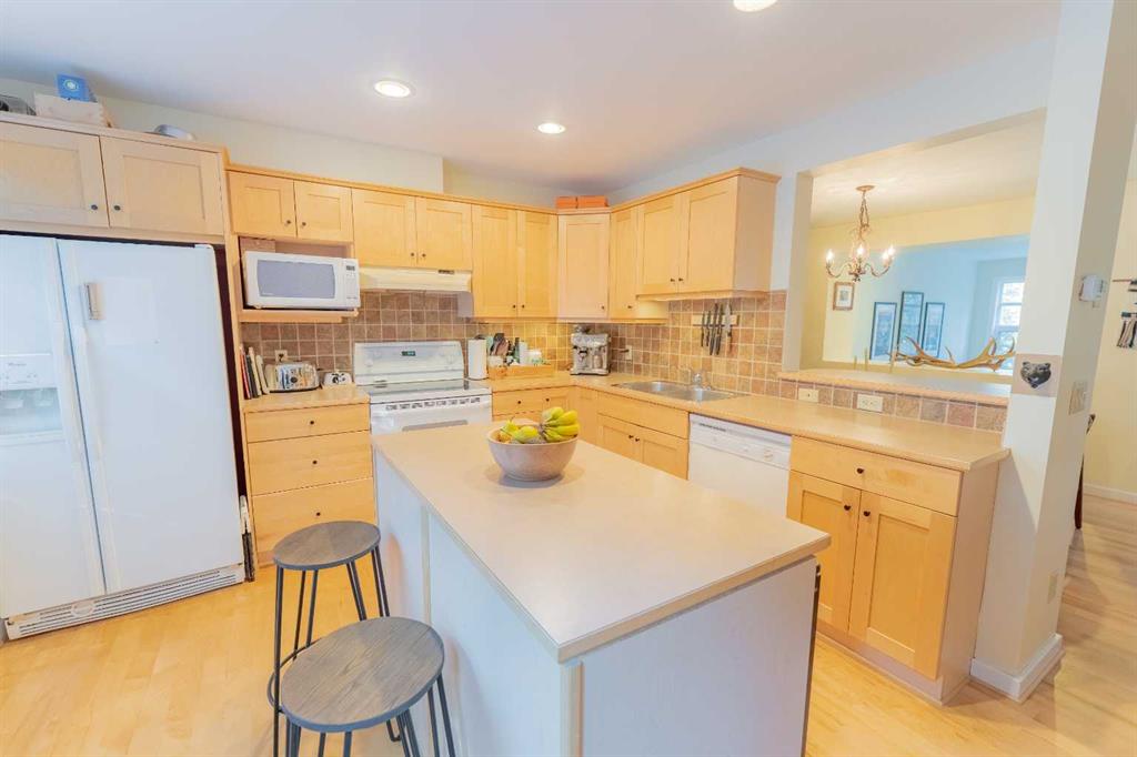 Picture for 1, 153 Cave Ave   https://www.cirrealty.ca/reb/creb/91/A2264891_19.jpg
