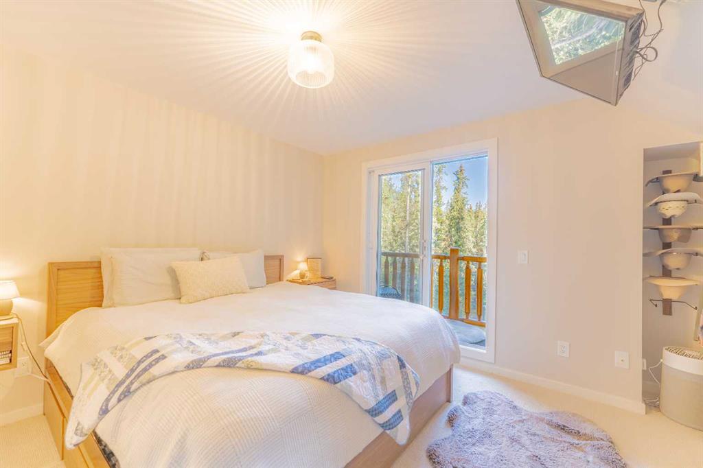 Picture for 1, 153 Cave Ave   https://www.cirrealty.ca/reb/creb/91/A2264891_25.jpg