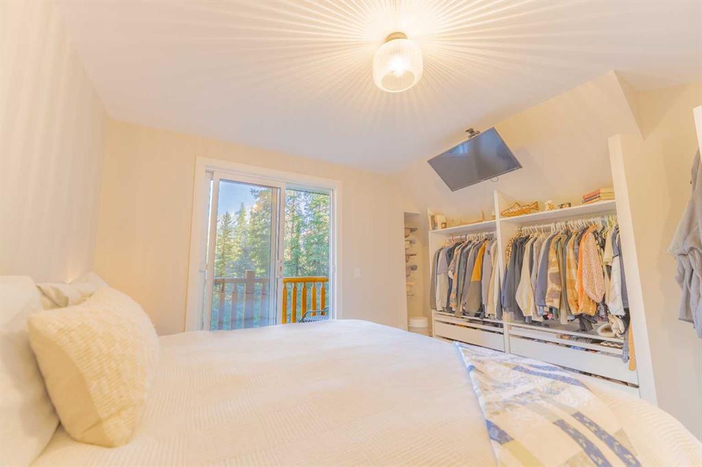 Picture for 1, 153 Cave Ave   https://www.cirrealty.ca/reb/creb/91/A2264891_26.jpg