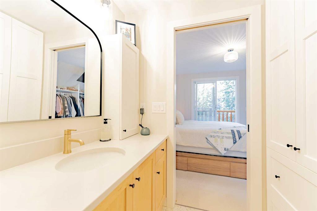 Picture for 1, 153 Cave Ave   https://www.cirrealty.ca/reb/creb/91/A2264891_28.jpg