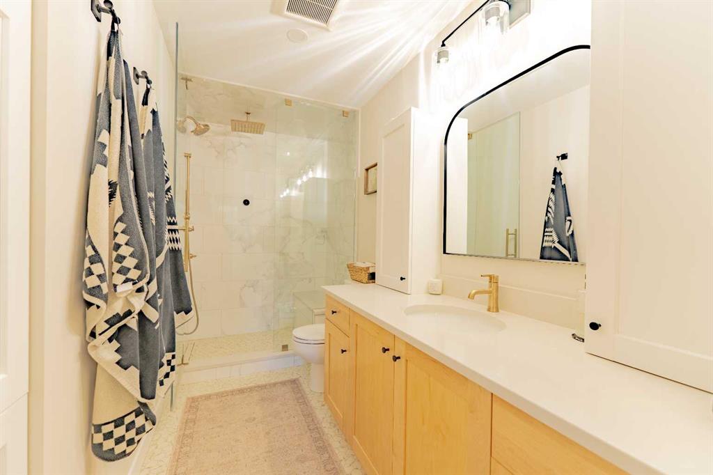 Picture for 1, 153 Cave Ave   https://www.cirrealty.ca/reb/creb/91/A2264891_29.jpg