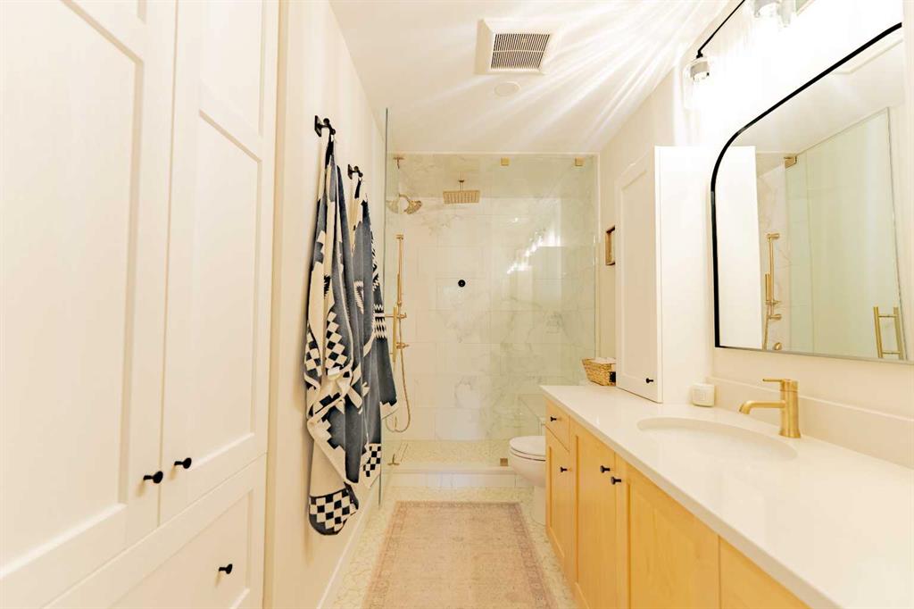 Picture for 1, 153 Cave Ave   https://www.cirrealty.ca/reb/creb/91/A2264891_30.jpg
