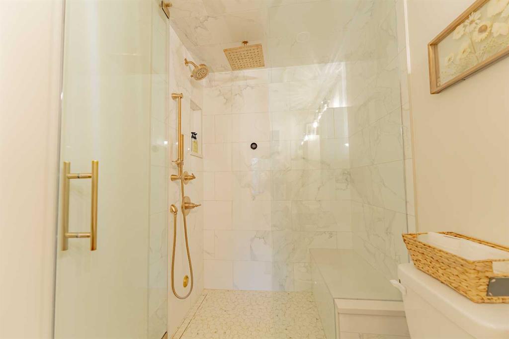 Picture for 1, 153 Cave Ave   https://www.cirrealty.ca/reb/creb/91/A2264891_31.jpg