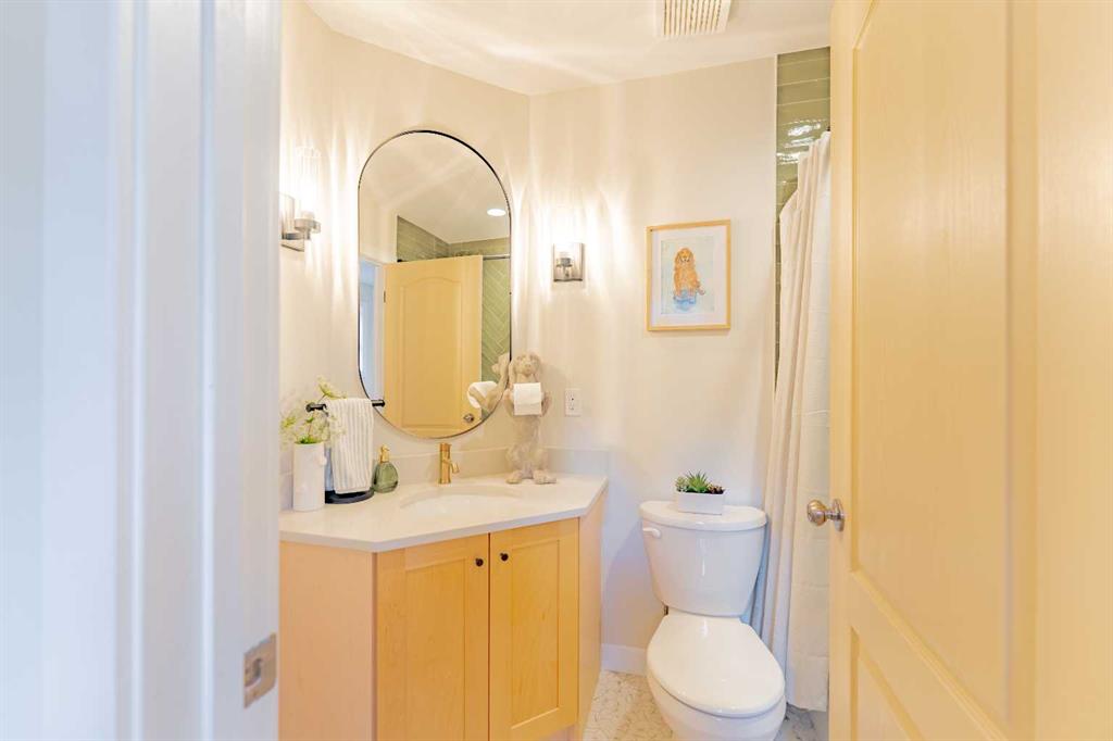 Picture for 1, 153 Cave Ave   https://www.cirrealty.ca/reb/creb/91/A2264891_35.jpg
