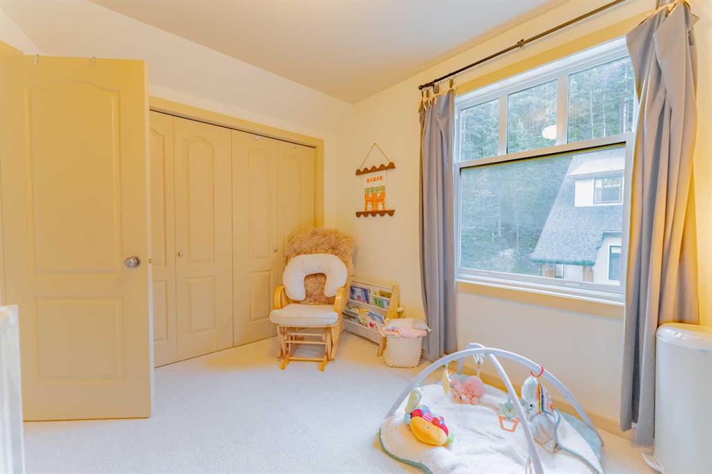 Picture for 1, 153 Cave Ave   https://www.cirrealty.ca/reb/creb/91/A2264891_39.jpg
