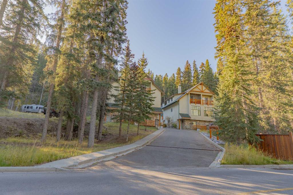 Picture for 1, 153 Cave Ave   https://www.cirrealty.ca/reb/creb/91/A2264891_45.jpg