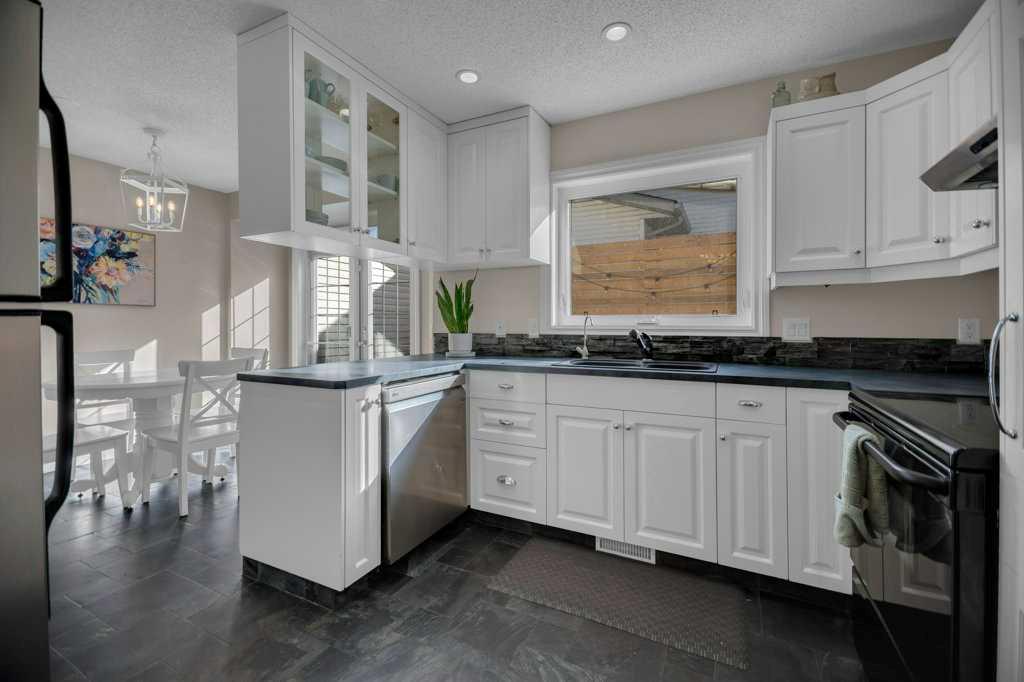 Picture for 164 Mckerrell Crescent SE