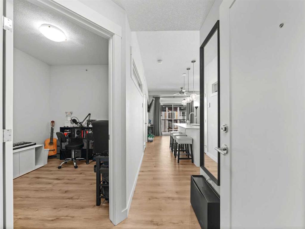 Picture for 404, 25 Walgrove Walk SE