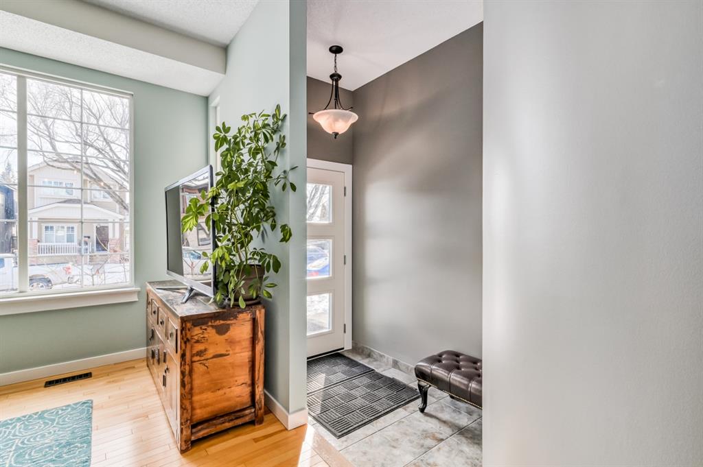 Picture for 506 19 Avenue NW