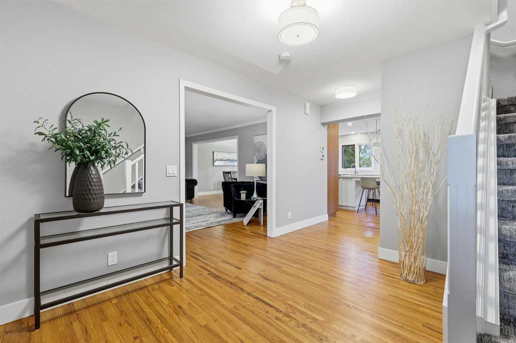 Picture for 723 Willamette Drive SE