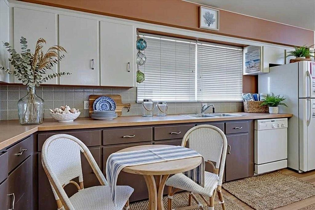 Picture for 5929 West Park Crescent 