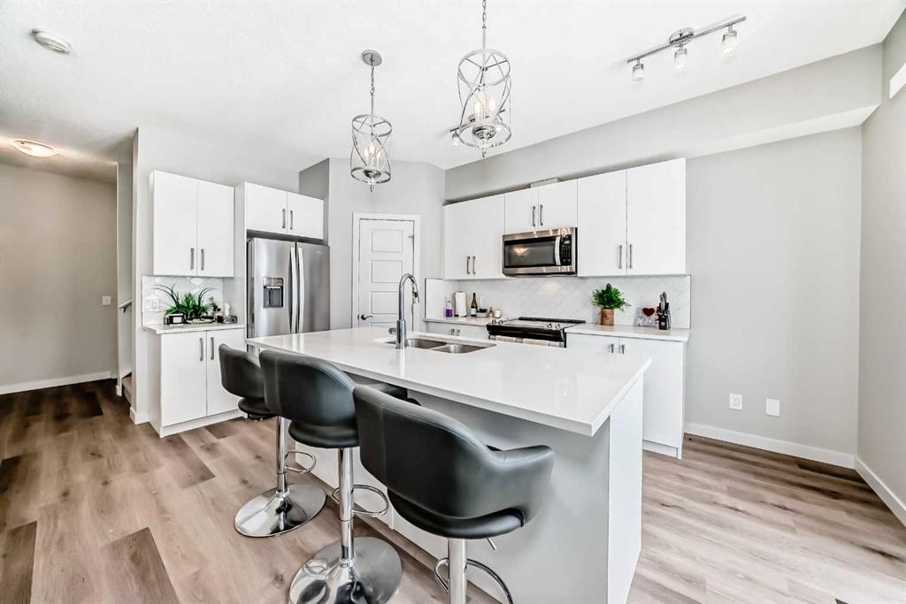 Picture for 806, 32 Red Embers Parade NE