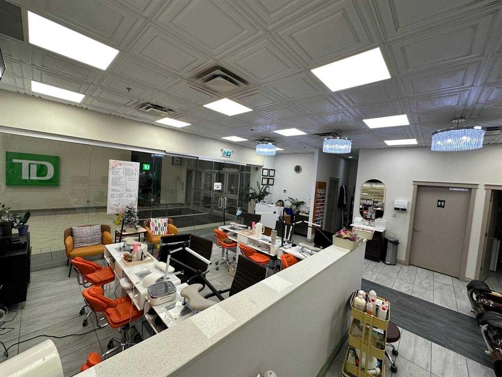 Picture for 222, 1632 14 Avenue NW