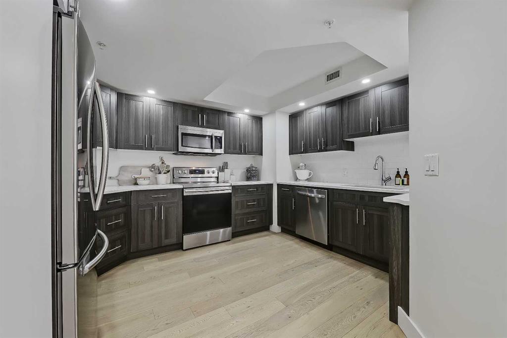 Picture for 902, 200 La Caille Place SW