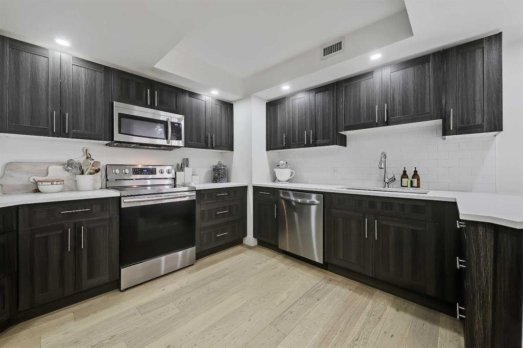 Picture for 902, 200 La Caille Place SW