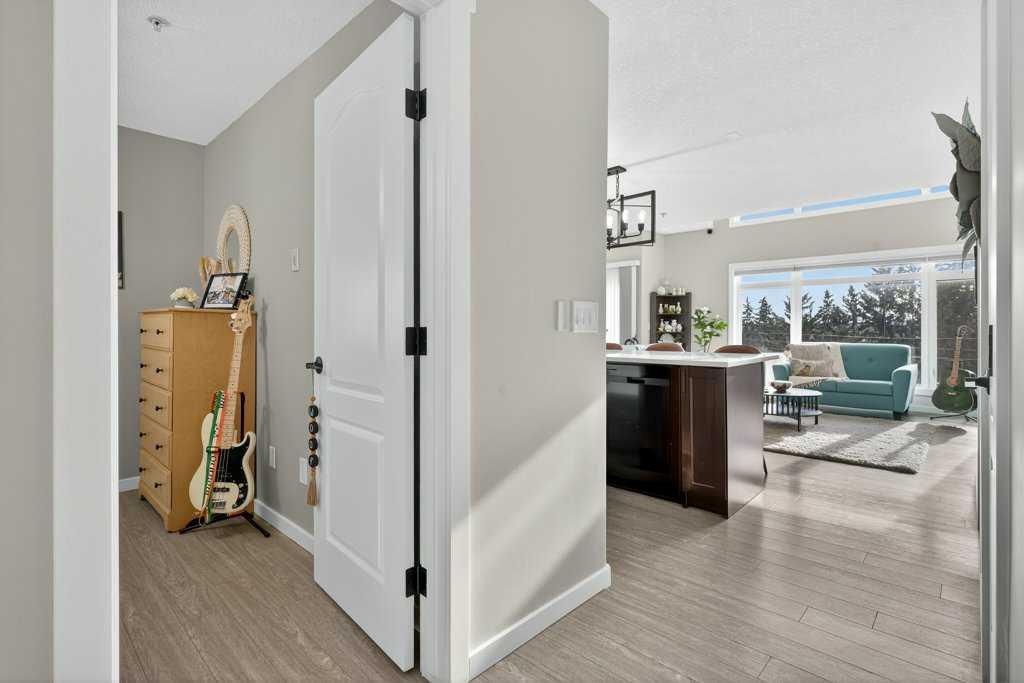 Picture for 305, 141 Mountain Street 