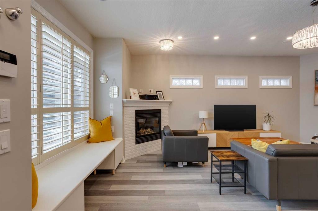 Picture for 1, 219 17 Avenue NE