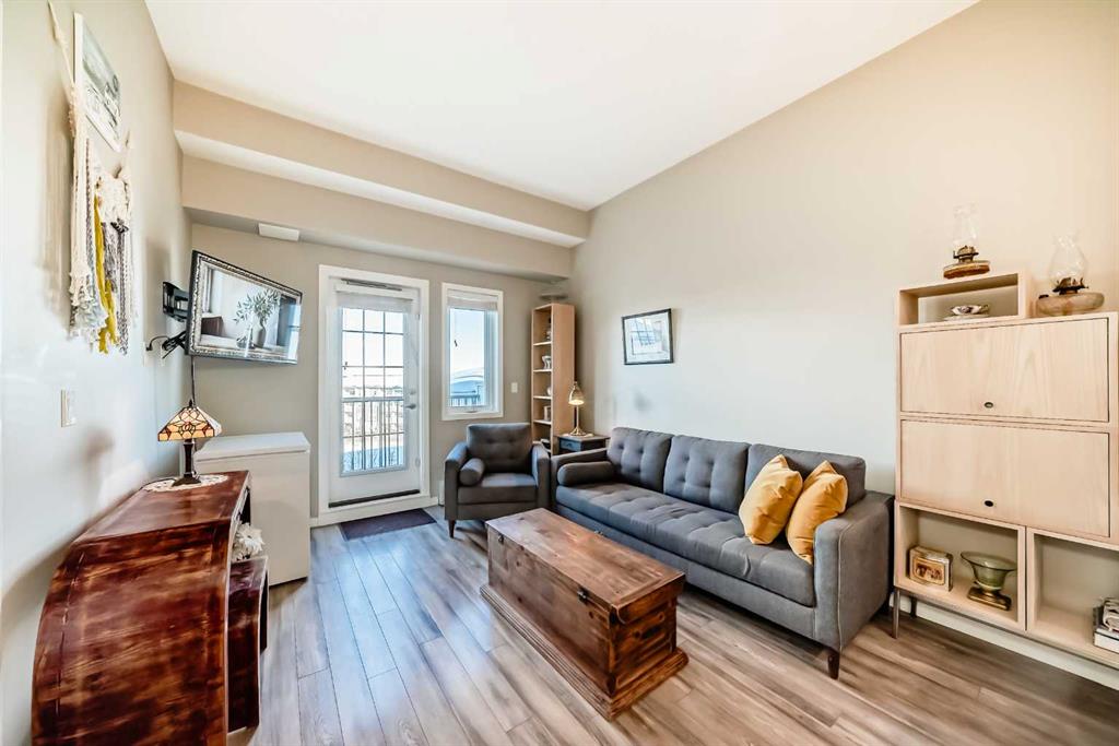 Picture for 413, 20 Mahogany Mews SE