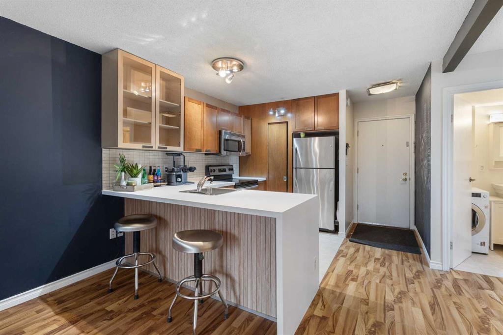 Picture for 202, 1015 14 Avenue SW